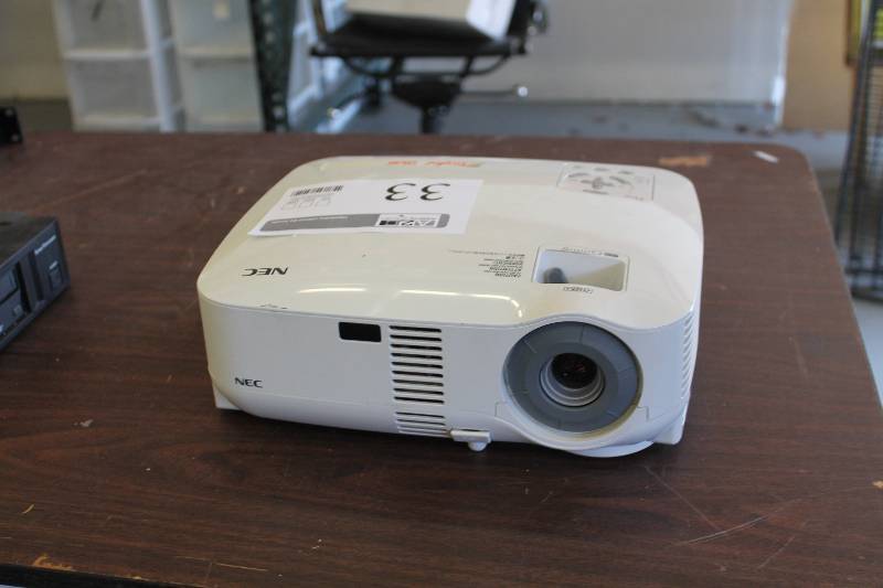 lot 33 image: NEC Projector