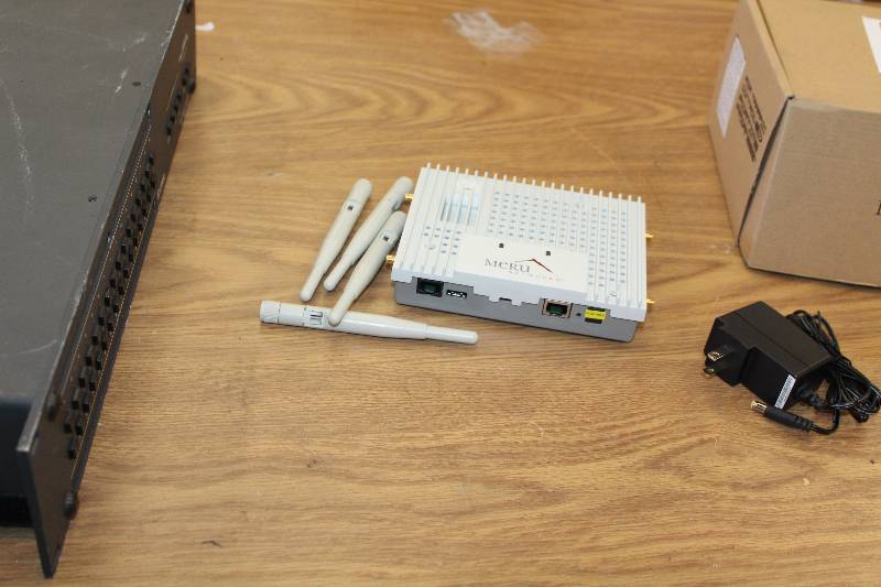 lot 39 image: Meru Networks Dual Radio Access Point AP1000