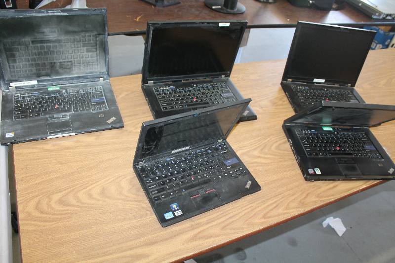 lot 83 image: Lot of (5) Lenovo T500 Laptop Computers wo HDD