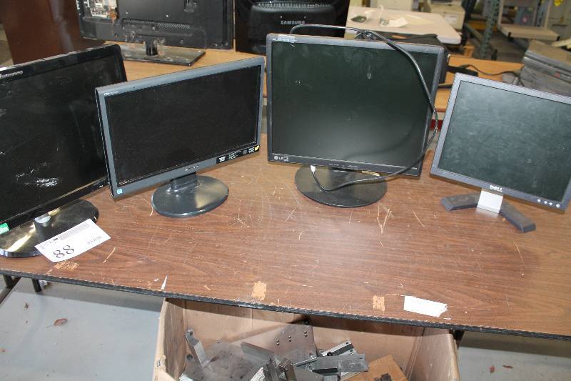 lot 88 image: Lot of (4) Dell,LG,Gateway,Lenovo Computer Monitors