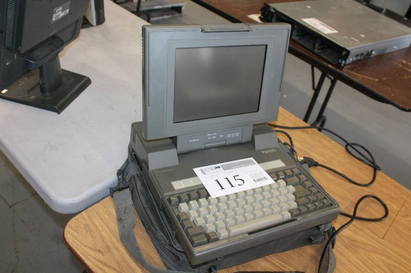 lot 115 image: T3100 Computer w Case