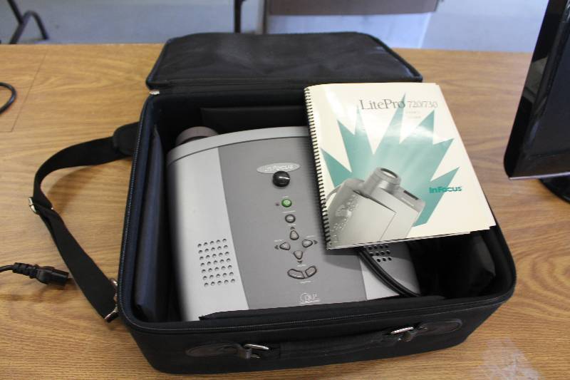 lot 114 image: InFocus Projector w Case, Manual