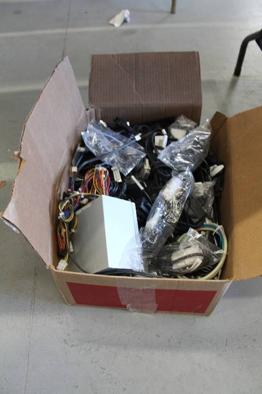 lot 232 image: Box Lot of Power Supplies, Power Cords