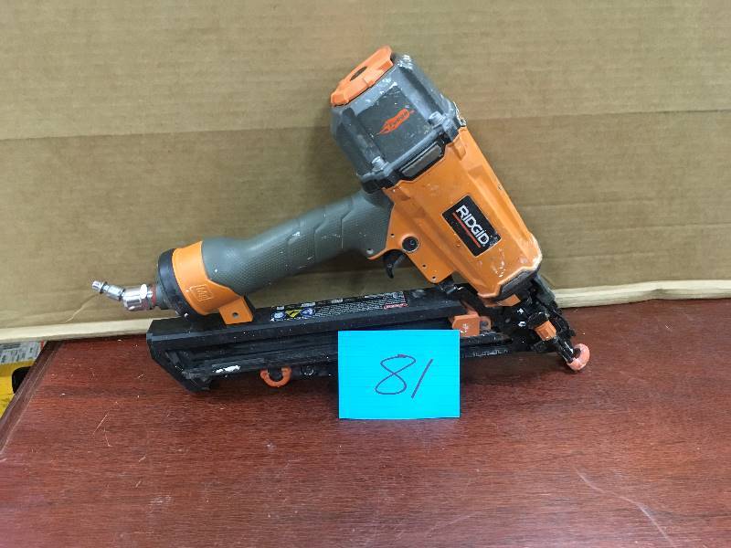 Ridgid 2-12 in. angled Finish Nailer (15 Gauge) in like new condition