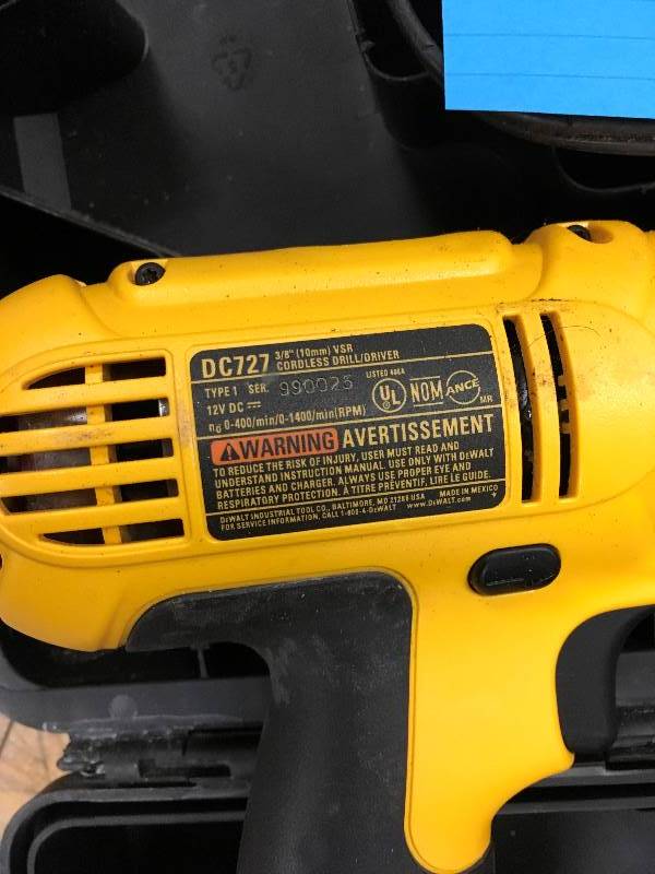 DeWalt 12-Volt 38 VSR Drill Kit in like new condition