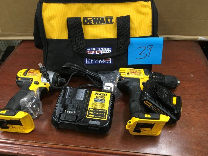 DeWalt 20-Volt Max Lithium-ion Cordless DrillDriver and Impact Kit in like new condition