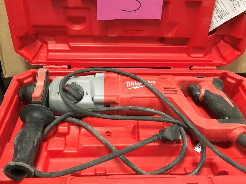 lot 3 image: Milwaukee 1 SDS Plus Rotary Hammer Kit used in working condition