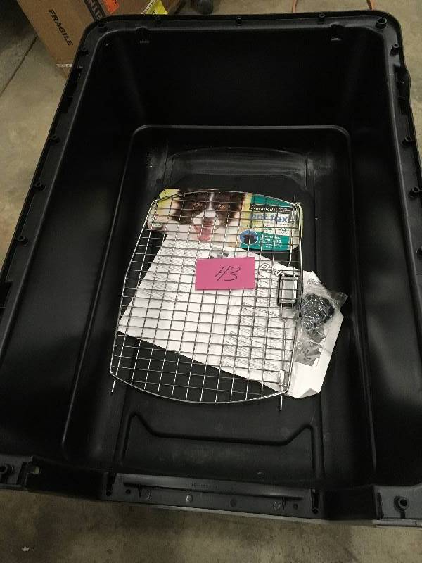lot 43 image: Dosckocil Pet Taxi Pet Carrier, Large, Beige