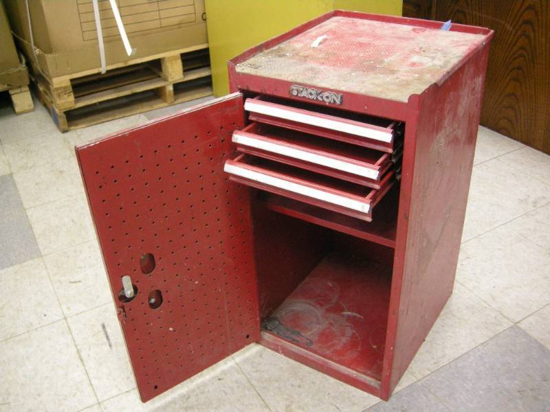 lot 249 image: Stack-On Metal Cabinet