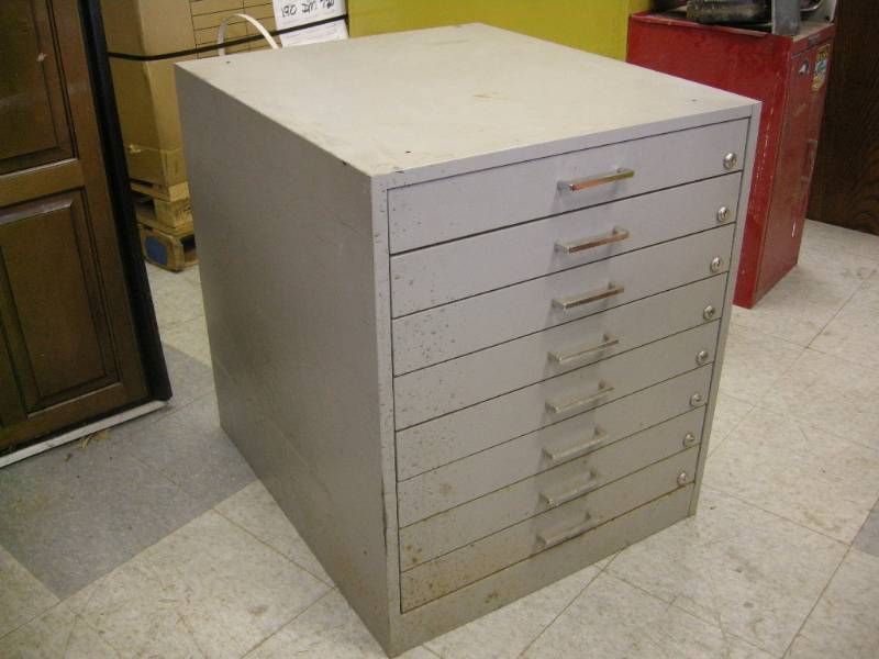 lot 250 image: 8 Drawer Metal Storage Cabinet