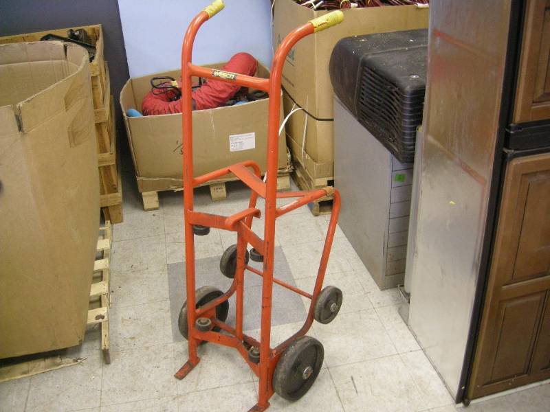 lot 253 image: Wesco Barrel Cart
