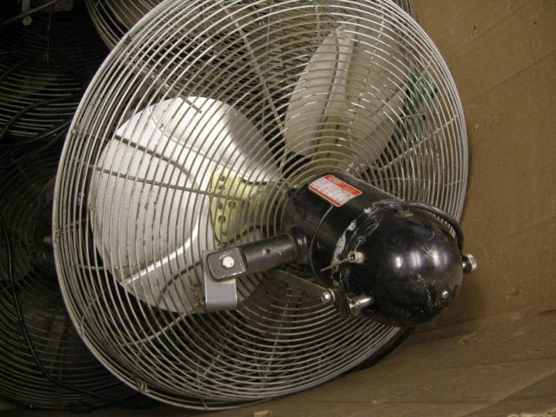 lot 36 image: 6 Commercial Fan Heads