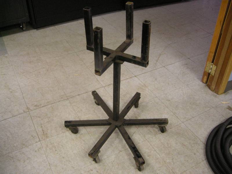 lot 30 image: Rolling Metal Cart