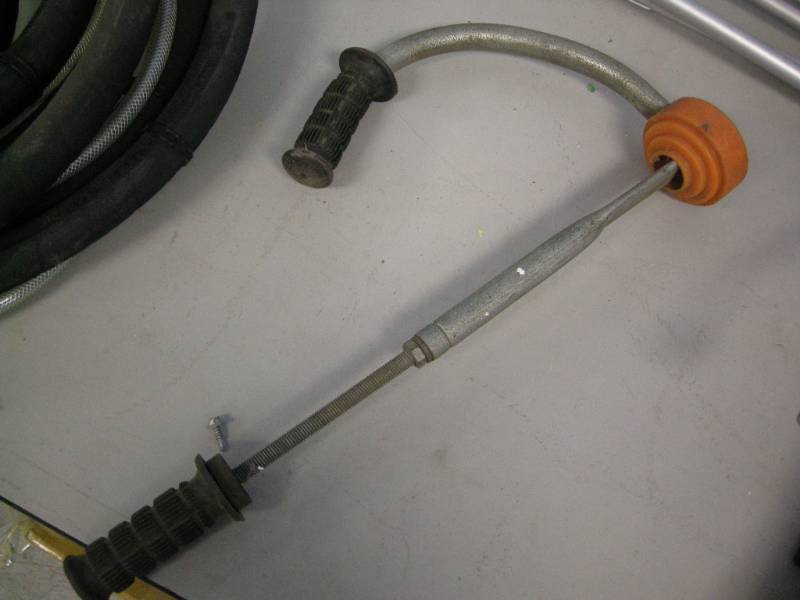 lot 32 image: Shrink Wrap Tool