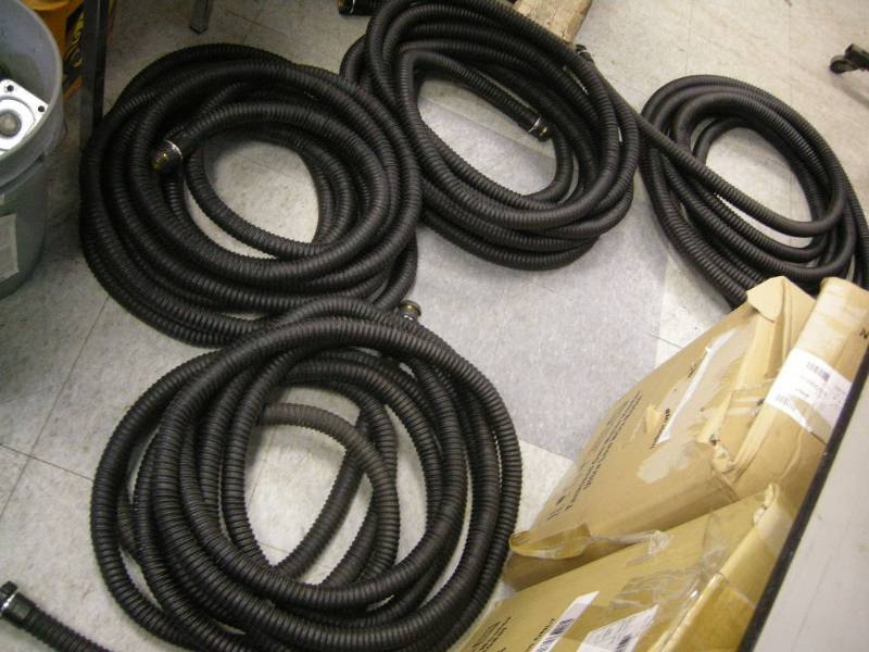 lot 34 image: 4 Sets Flexible 1 Hose