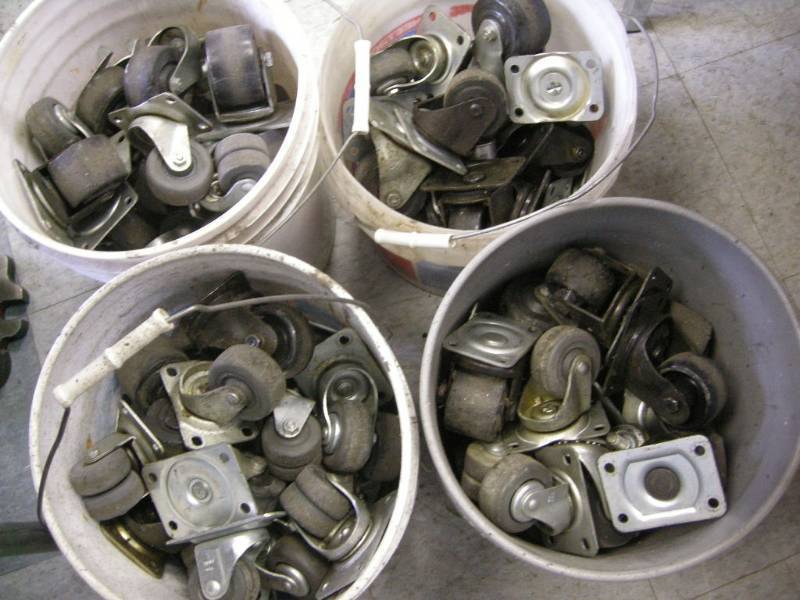 lot 40 image: 4 Buckets Castor Wheels