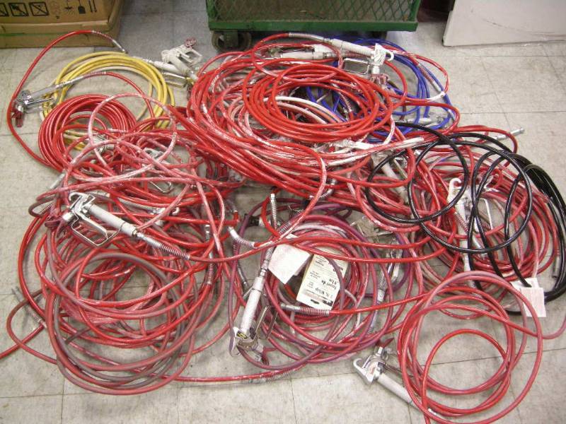 lot 42 image: Group Spray GunsHoses