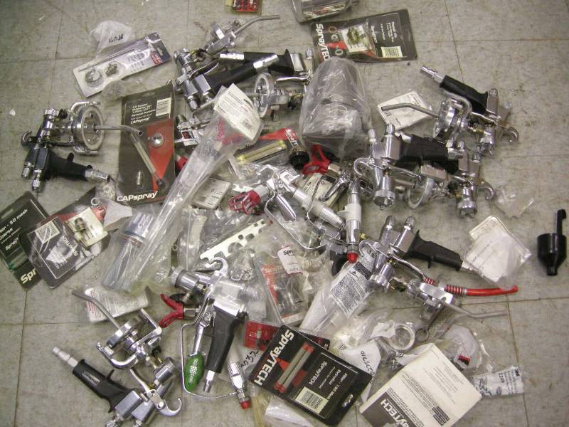 lot 46 image: Group Spray Gun Accessories
