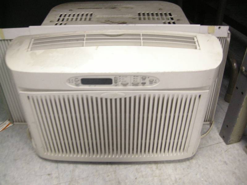 lot 47 image: Window Air Conditioner