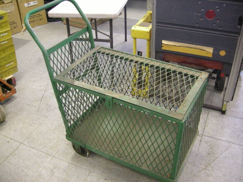 lot 48 image: Rolling Caged Cart