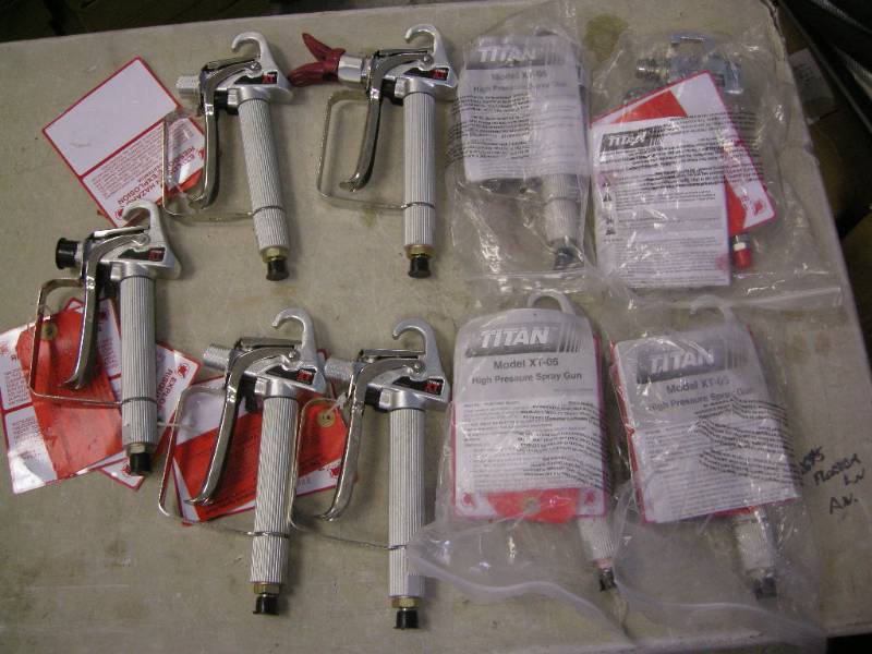 lot 49 image: 9 Titan XT XT05 Spray Guns