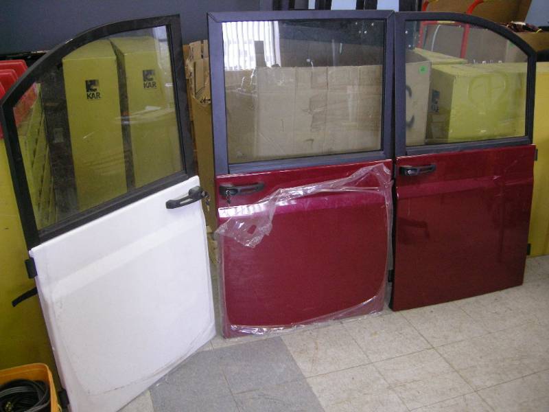 lot 57 image: 3 Utility Vehicle Doors