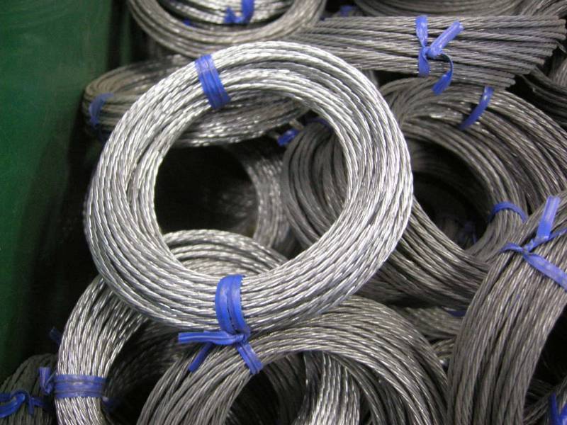 lot 75 image: Many Rolls 116 Cable