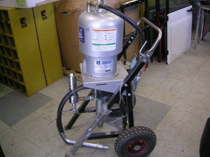 lot 113 image: Cosmostar Hulk Pneumatic Airless Sprayer