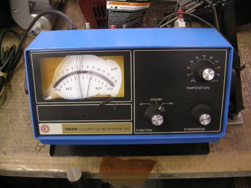 lot 128 image: Fisher Accumet ph Meter