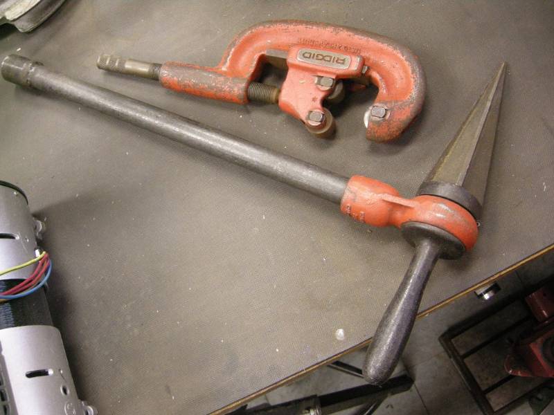 lot 129 image: Ridgid Pipe Cutter - Reamer
