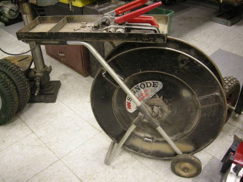 lot 136 image: Signode BandingStrapping Cart with Tools