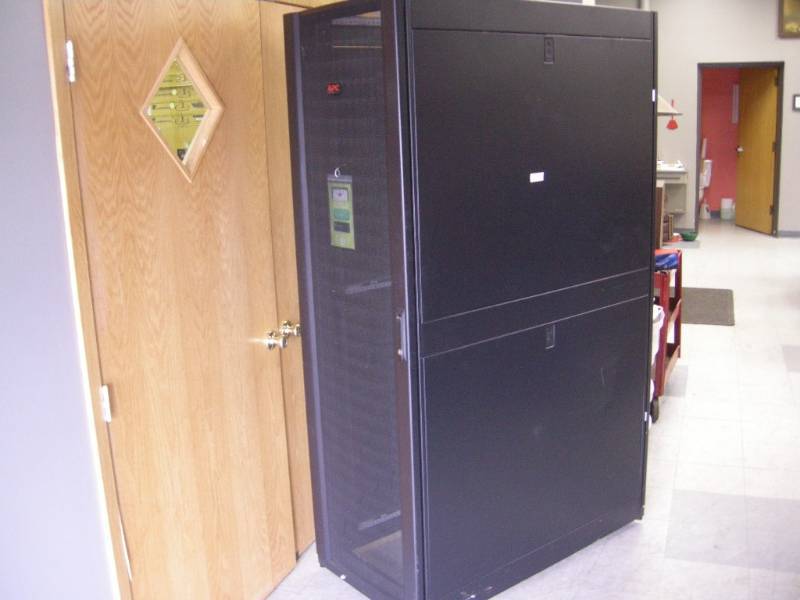 lot 169 image: Large Rolling Metal Cabinet