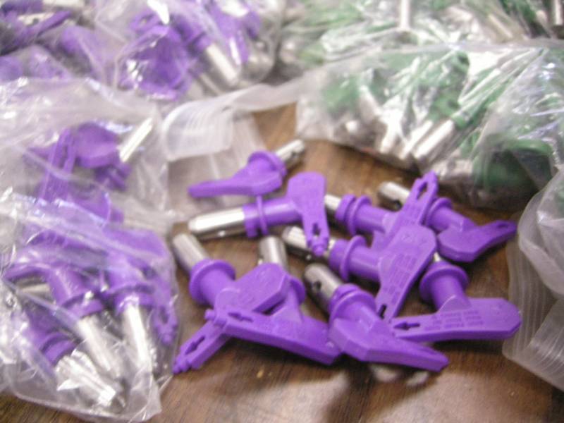 lot 221 image: Many Paint Spraygun Tips