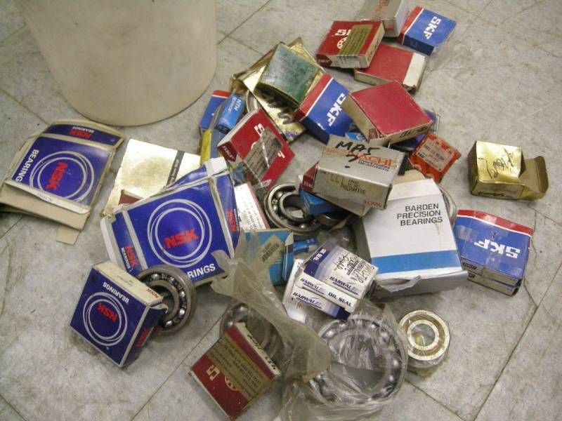 lot 232 image: Bucket of Bearings