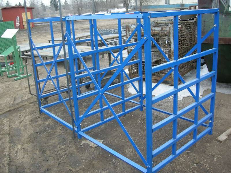lot 5 image: Vestil Pigeon Hole Rack