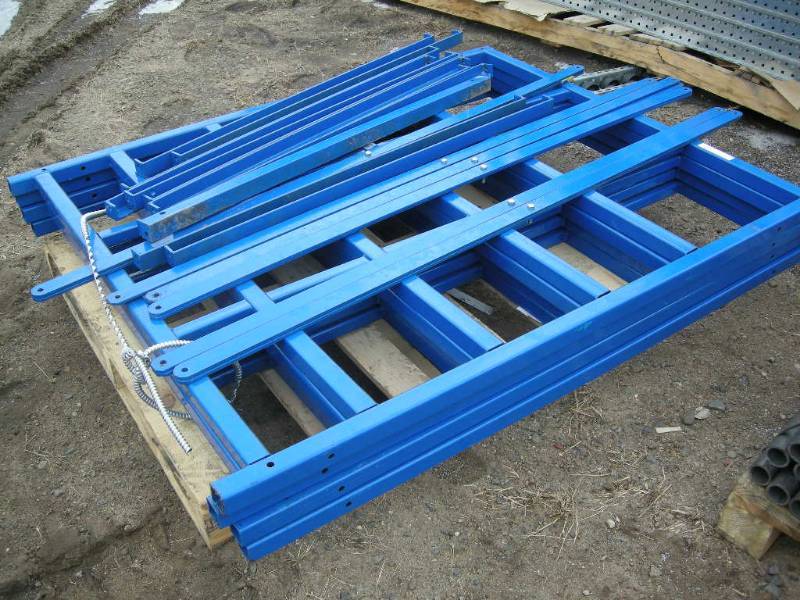 lot 6 image: Vestil Pigeon Hole Rack