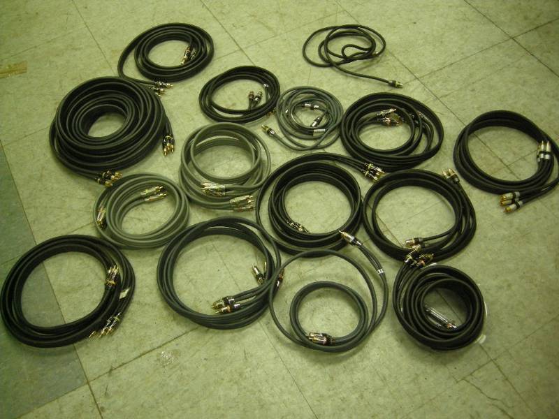 lot 271 image: Monster Video Cables