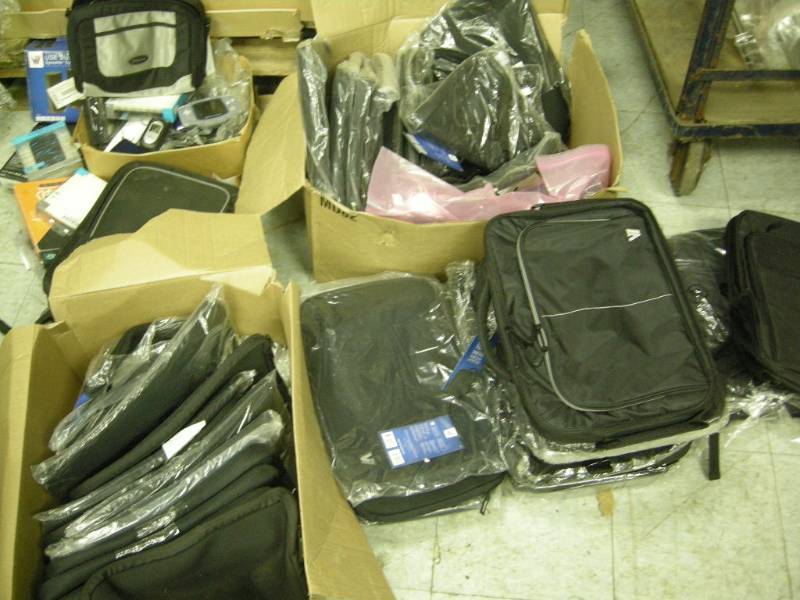 lot 272 image: Lapton Cases, Backpacks, Electronics