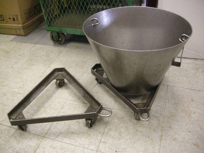 lot 23 image: CNC Chip Pail and 2 Carts
