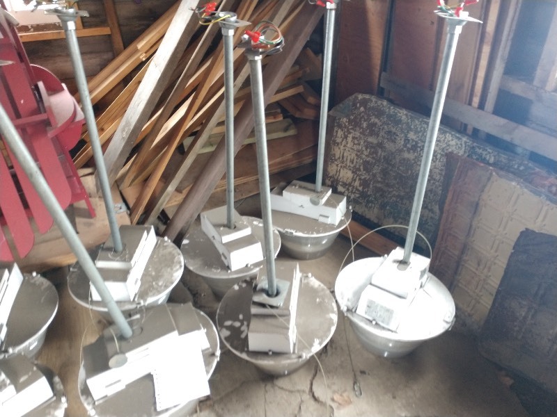 lot 5 image: Cooper Lighting MHBE 5A 250H-MT Low Bay Lamp 250W Lighting (6)