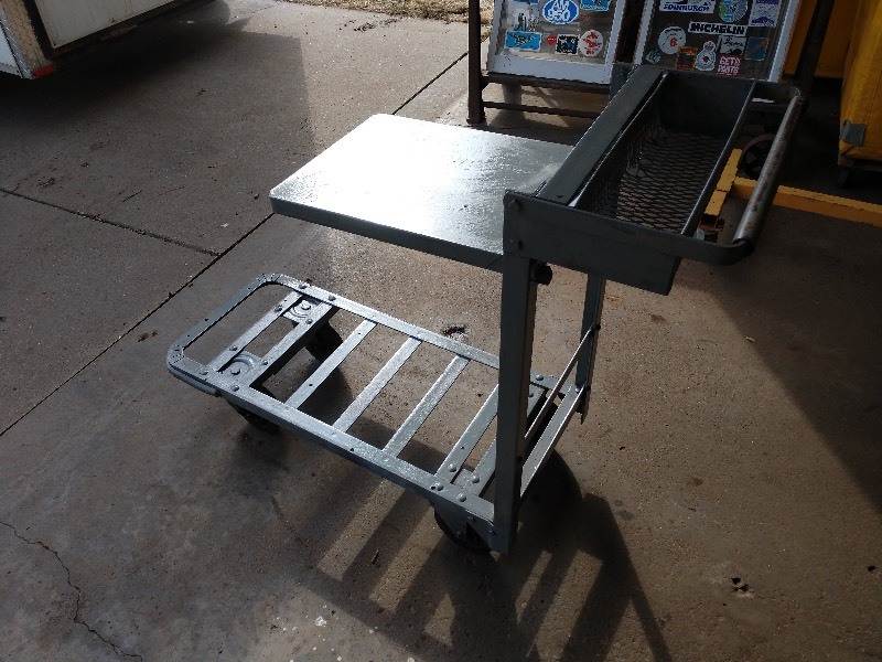 lot 8 image: Hospital Cart w Fold Out Table