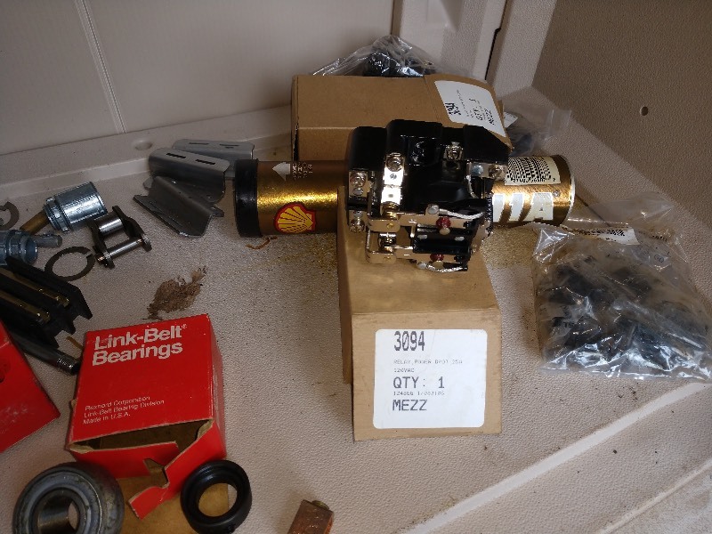 lot 32 image: Elevator Parts