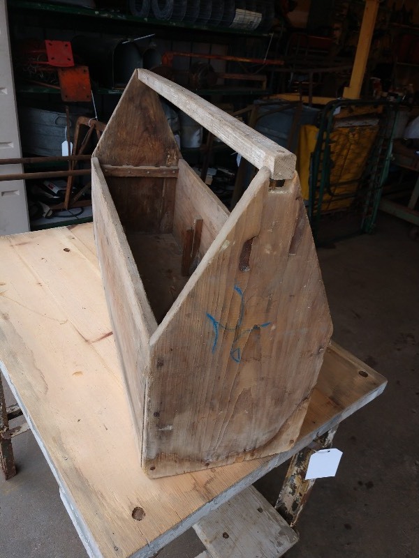 lot 40 image: Primitive Wood Toolbox