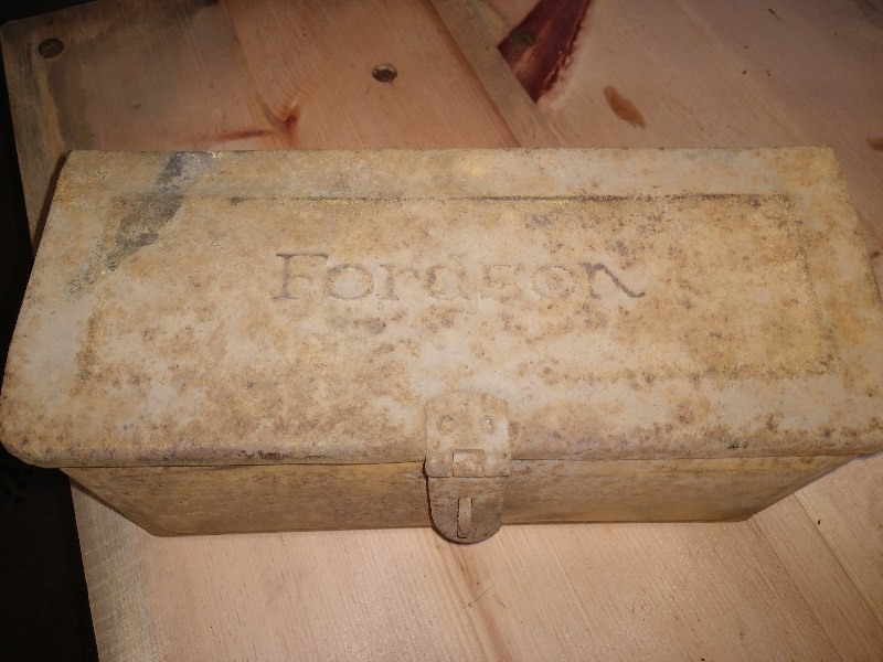 lot 45 image: Fordson Steel Box, Handy Man Galvanized Bucket, Ball Flagpole Topper Ornament 