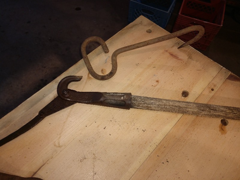lot 56 image: Primitive Tools-Primitive Tree Limb Cutter, Hay SpikeFork, Pulley
