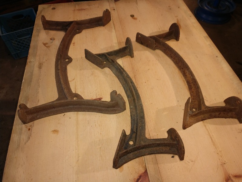 lot 58 image: Small Cast Iron Table Bases (3)