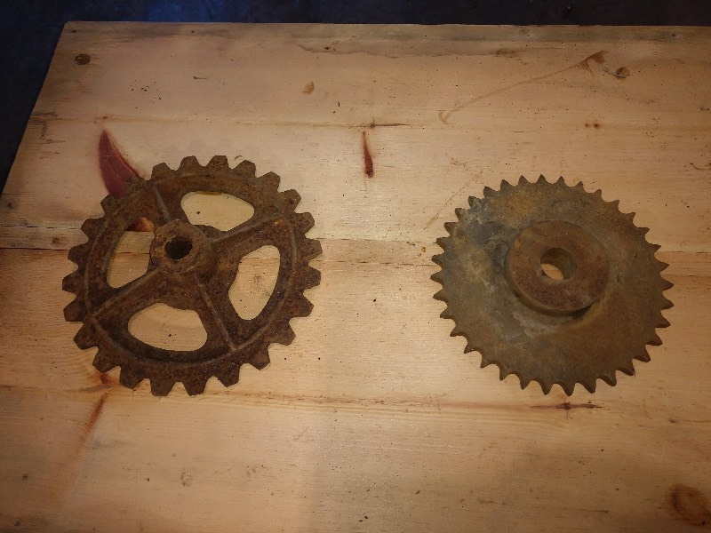 lot 60 image: Steampunk Industrial Sprockets (2)