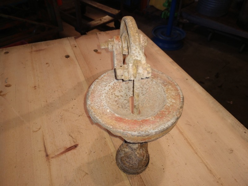 lot 66 image: Old Cast Iron Hand Well Water Pump Handle and Parts