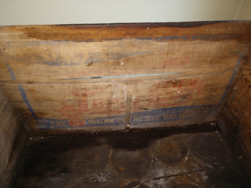lot 89 image: Pepsi Cola Wood Crate