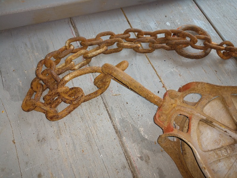 lot 106 image: Farm Pulley w Hook and Chain